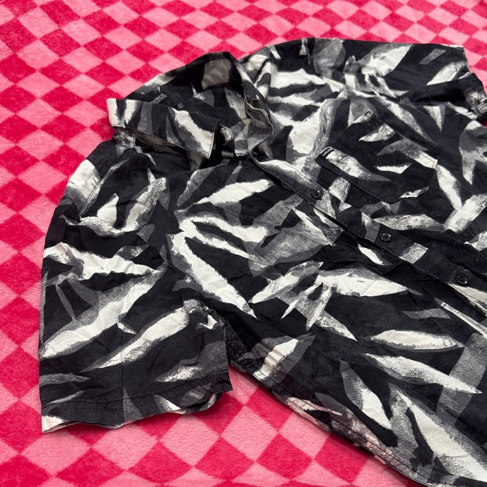 Volcom Black and White Leaf Print Men's Shirt - Picture 3 of 6
